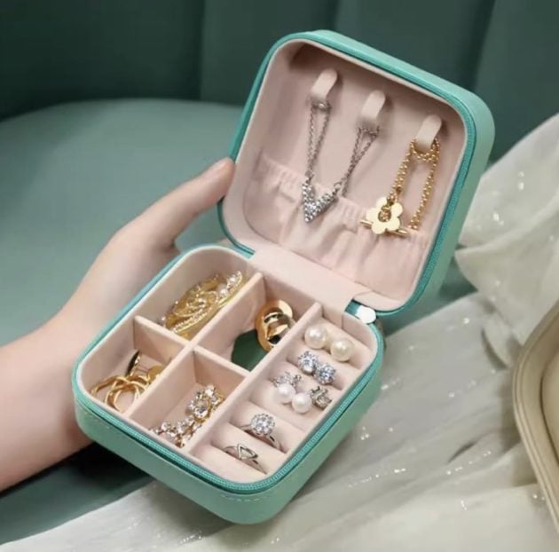 Fashionable Jewelry Organizer